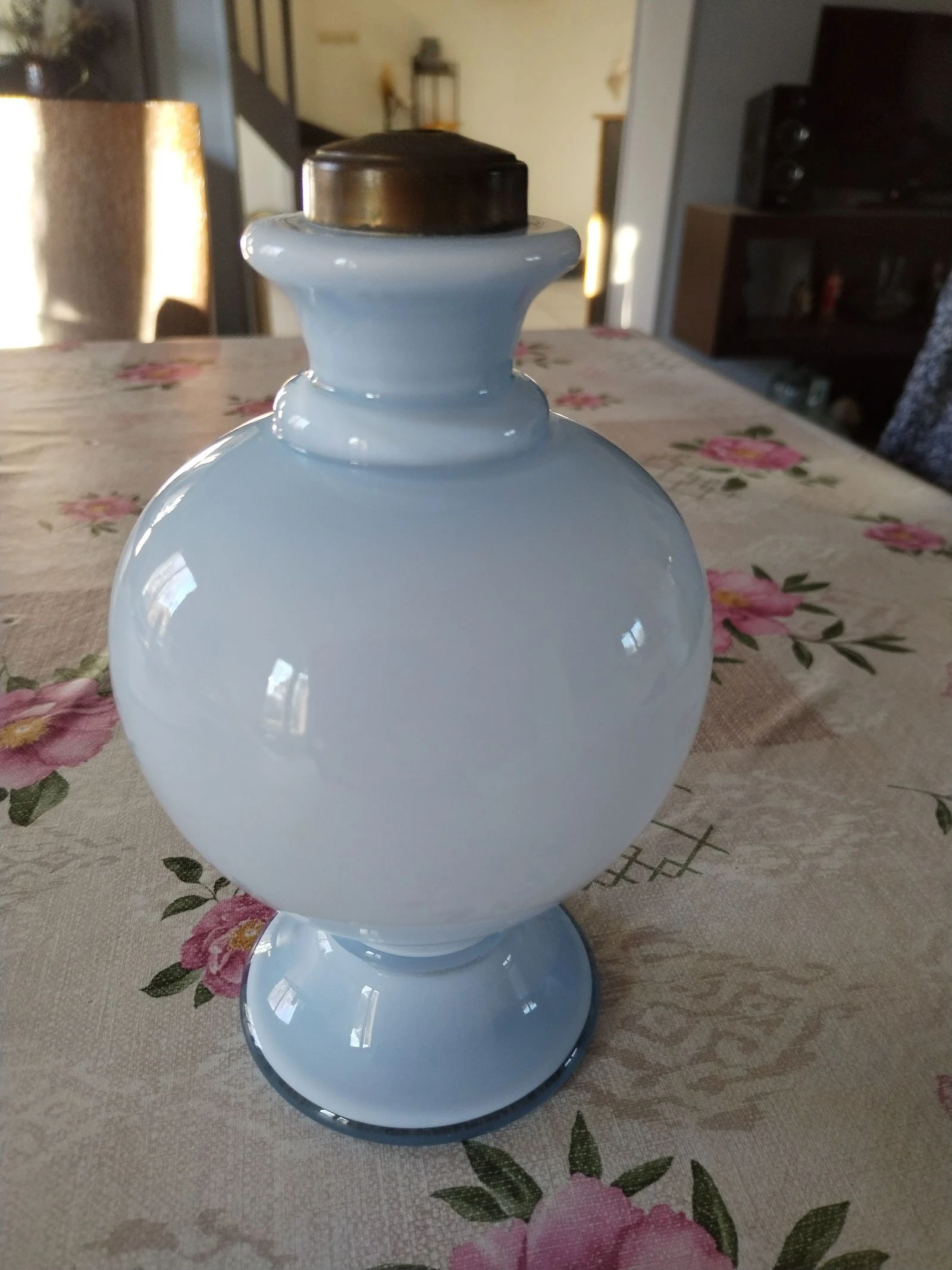 Very beautiful vintage oil lamp base in opaline art deco style. – photo 4